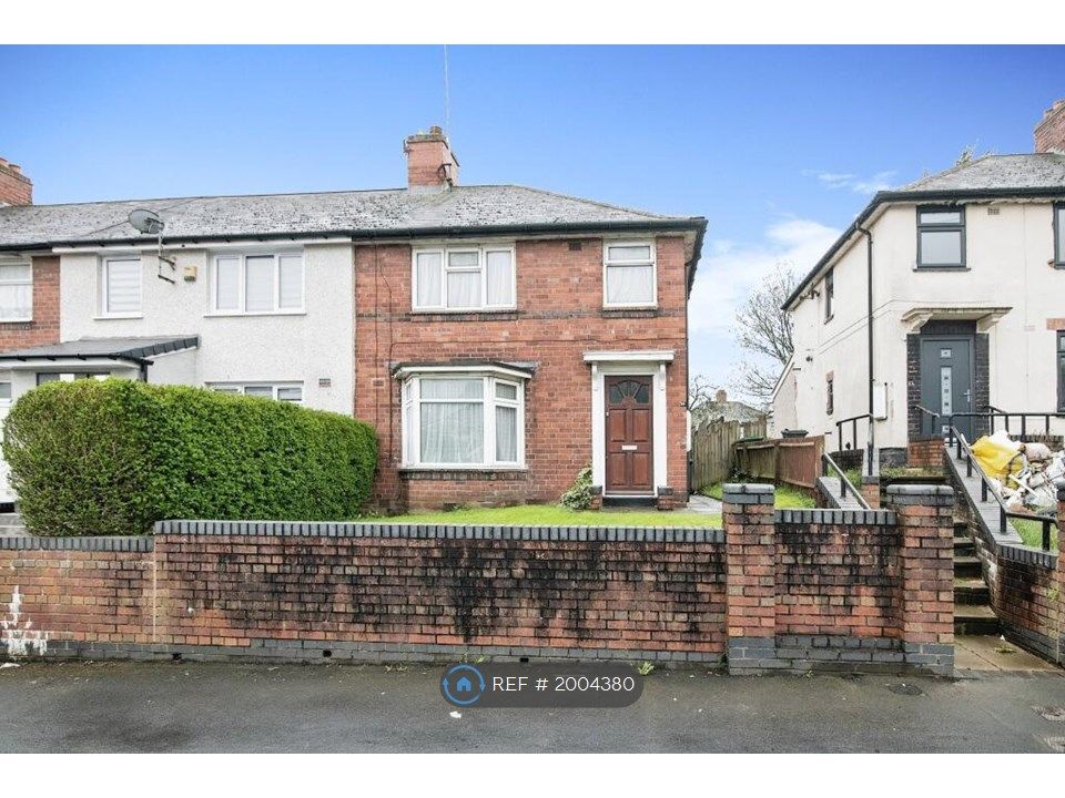 3 bed end terrace house to rent in St. Stephens Road, West Bromwich B71