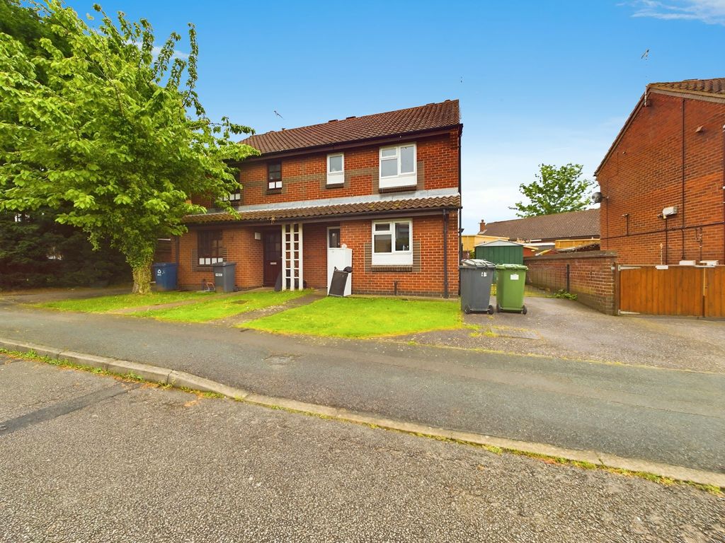 3 bed semidetached house for sale in Crocus Way, Yaxley PE7, £190,000
