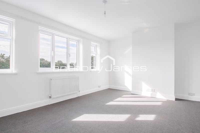 3 bed to rent in Lingfield Crescent, London SE9, £1,750 pcm