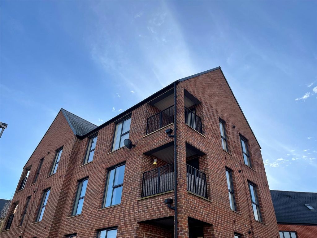 2 bed flat for sale in Ketley Park Road, Ketley, Telford, Shropshire