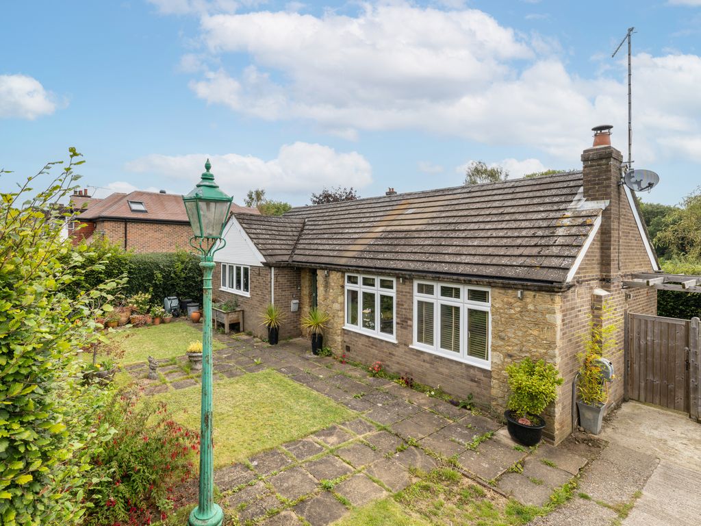 2 bed detached bungalow for sale in Stoneleigh Road, Oxted RH8, £