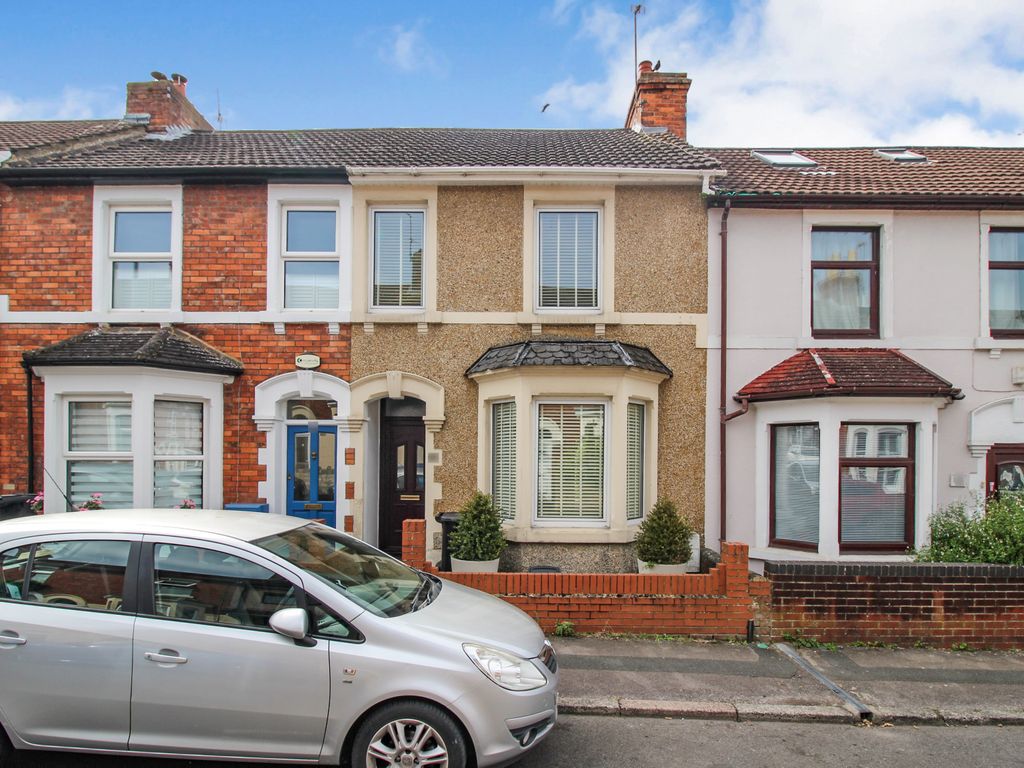 3 bed terraced house to rent in Hythe Road, Old Town, Swindon SN1, £