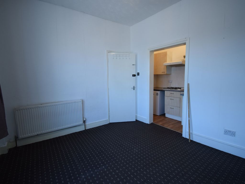Studio to rent in Heron Mews, Ilford IG1, £1,150 pcm Zoopla