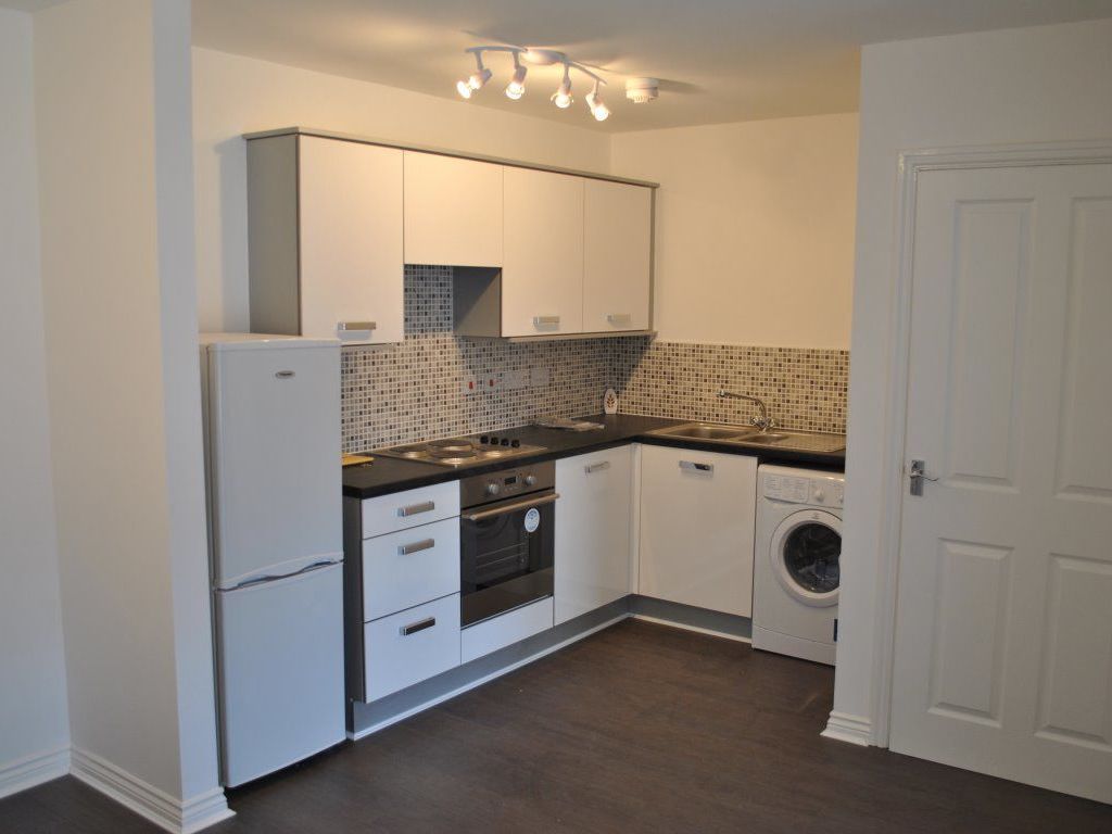 2 bed flat to rent in Astley Brook Close, Bolton BL1, £750 pcm Zoopla