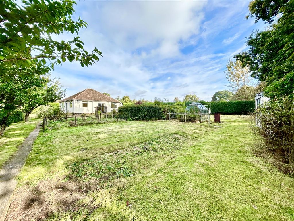 3 bed bungalow for sale in Shelwick, Hereford HR1, £275,000 Zoopla