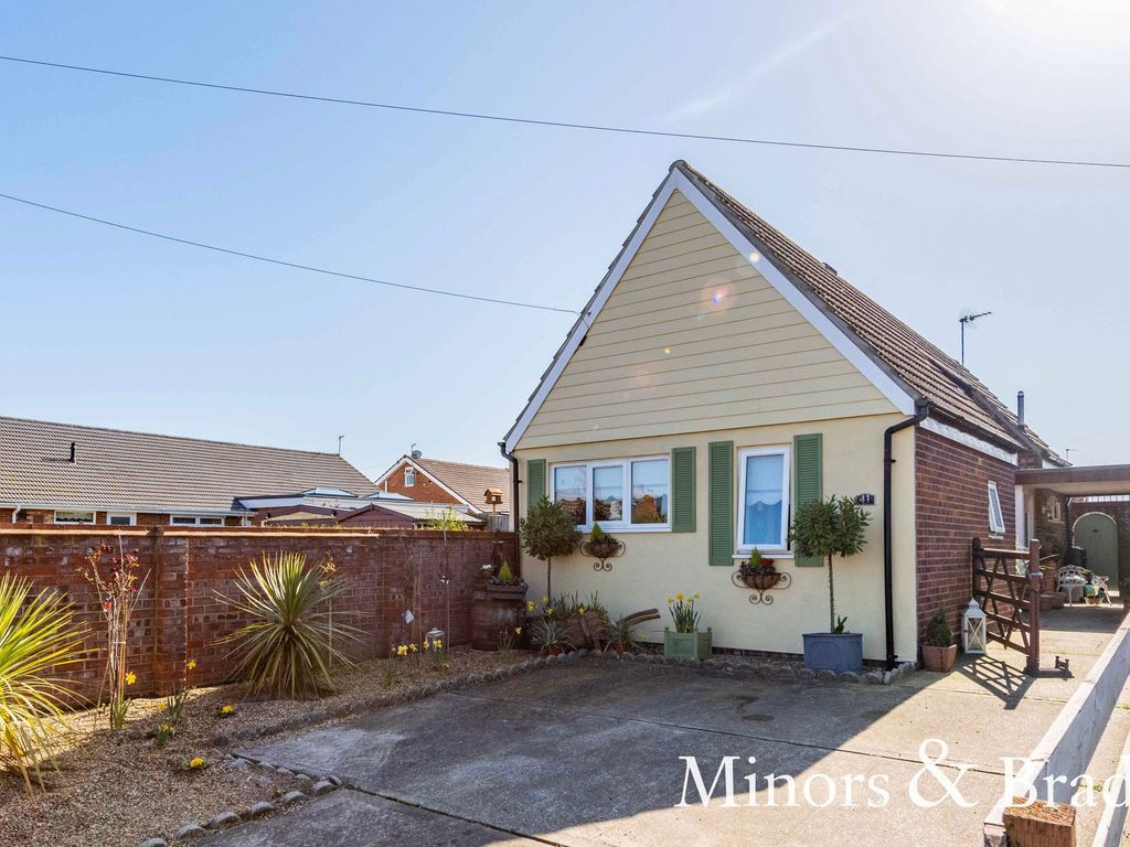 2 bed detached bungalow for sale in Cranleigh Road, Lowestoft NR33, £
