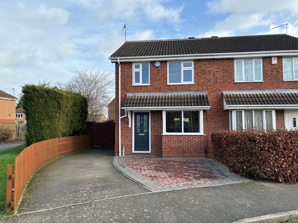 3 bed semidetached house to rent in Sword Close, Glenfield, Leicester