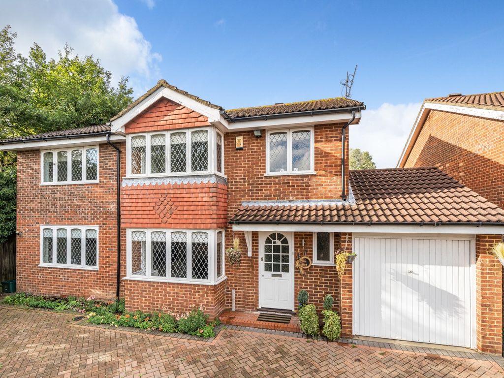 5 bed detached house for sale in Windsor Close, Chislehurst BR7, £999,950 Zoopla