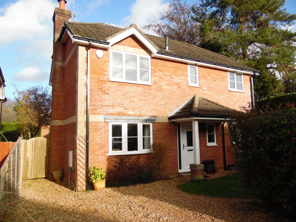 4 bed detached house to rent in 4 Coppers Close, Alderholt