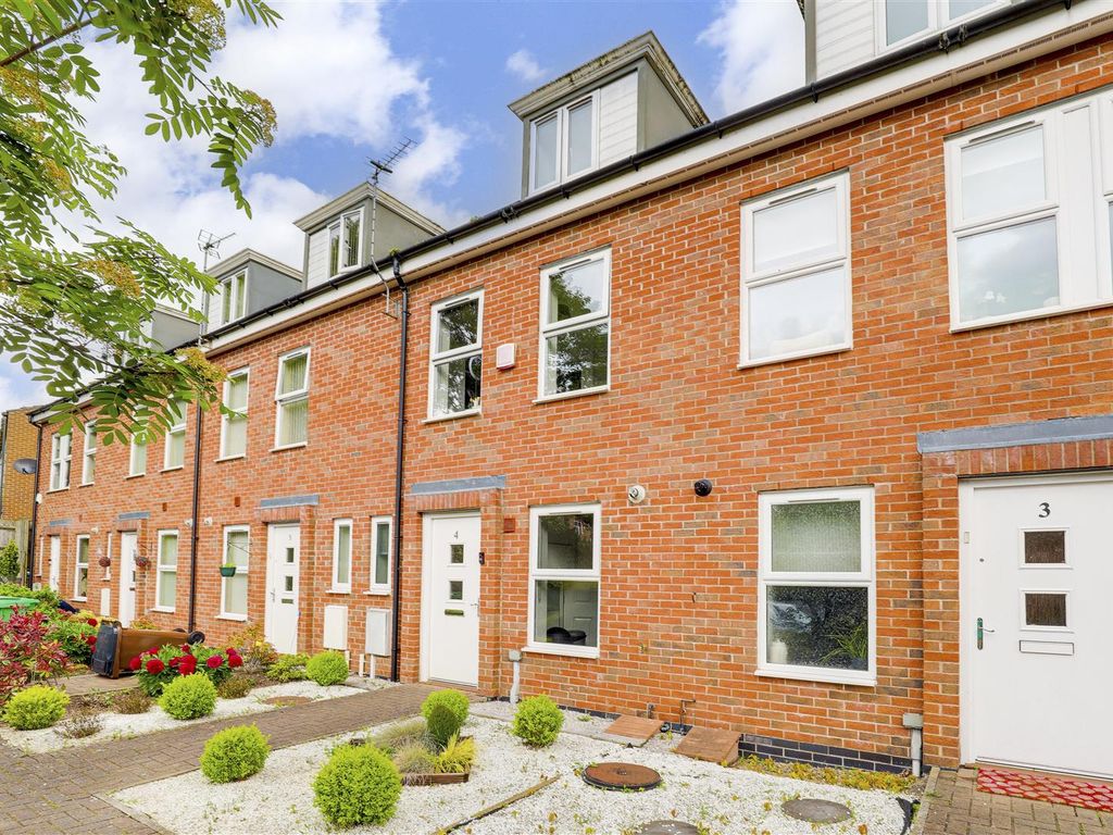 3 bed terraced house for sale in Marmion Road, Thorneywood