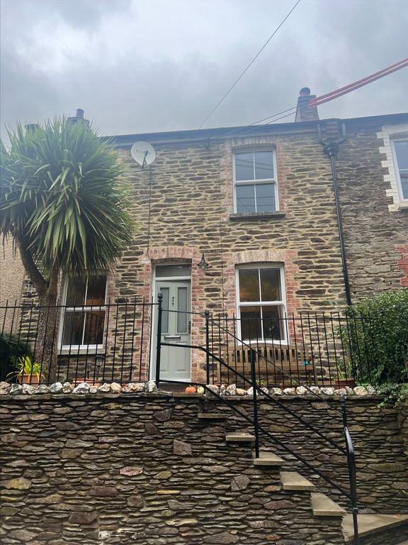 3 bed terraced house to rent in Higher Slade Road, EX34, £