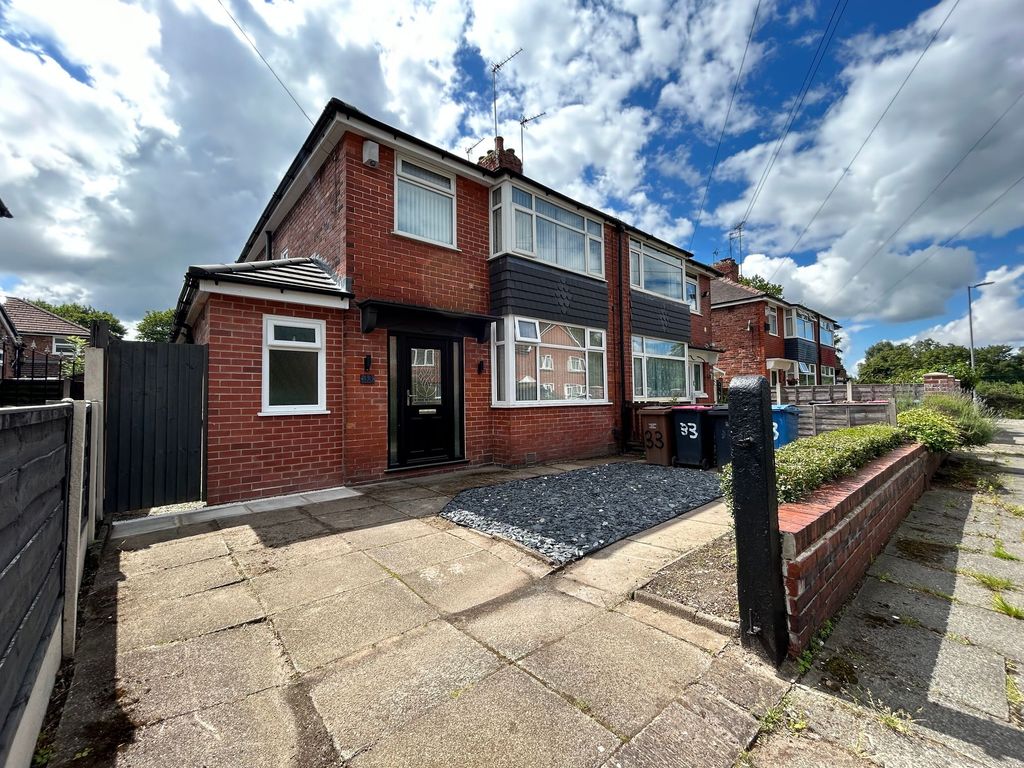 3 bed semidetached house to rent in Gillingham Road, Eccles M30, £