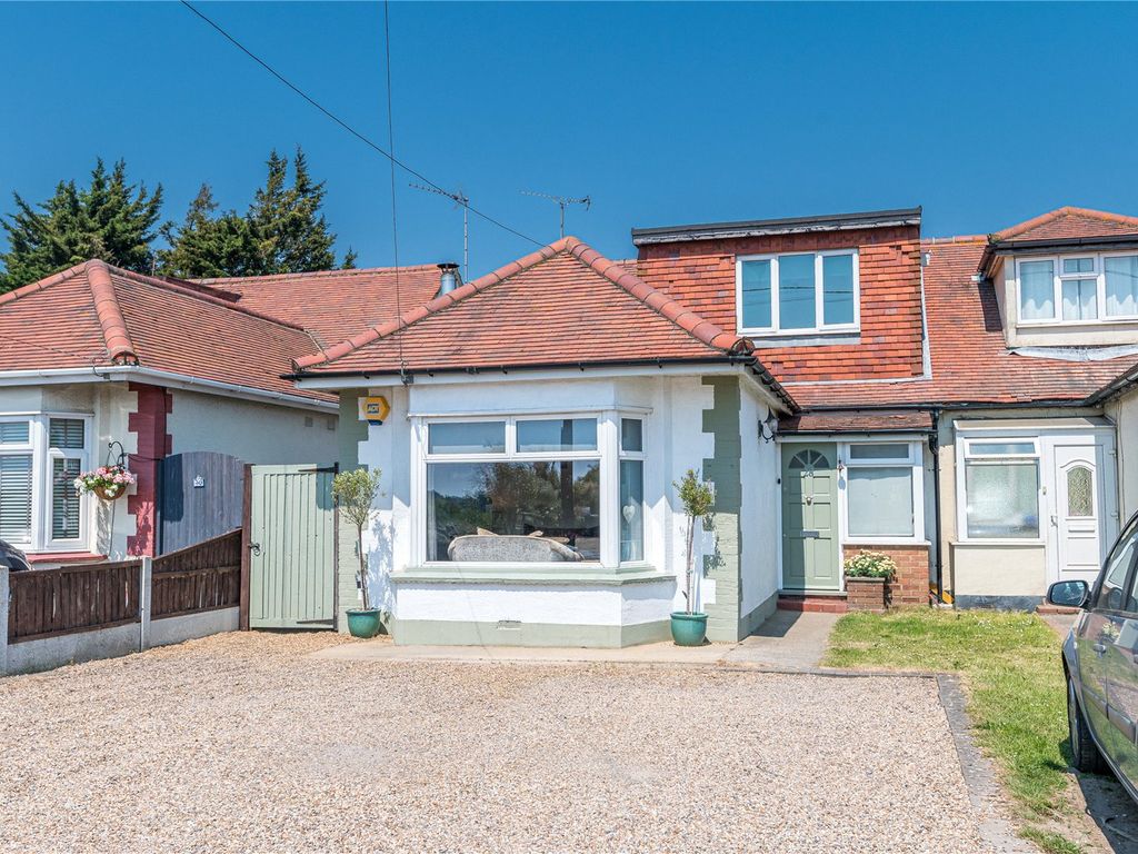 3 bed semidetached house for sale in Barling Road, Barling Border