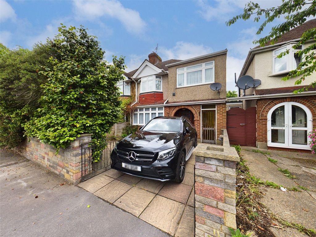 3 bed semidetached house for sale in Staines Road, Feltham, Middlesex