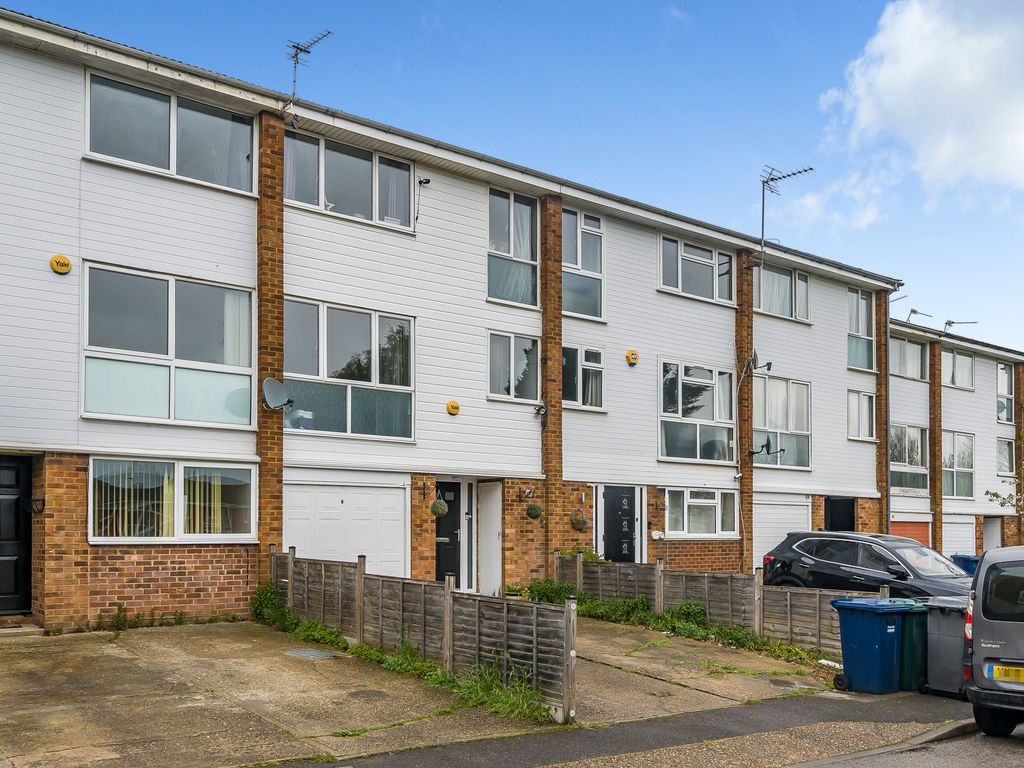 4 bed detached house for sale in Cromer Road, New EN5