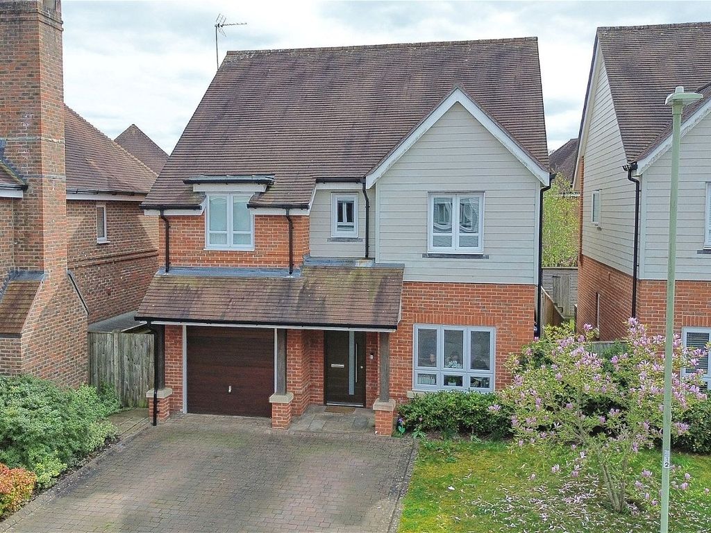 4 bed detached house for sale in Willowbourne, Fleet GU51, £775,000
