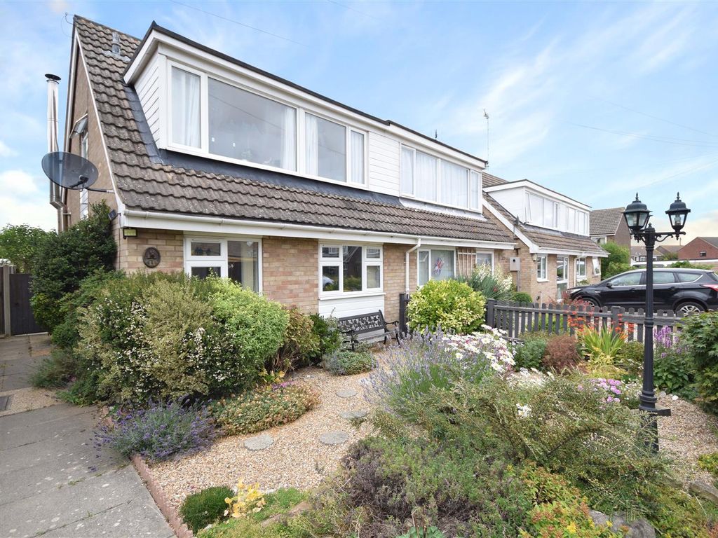 3 bed semidetached house to rent in Hamilton Walk, Martham, Great