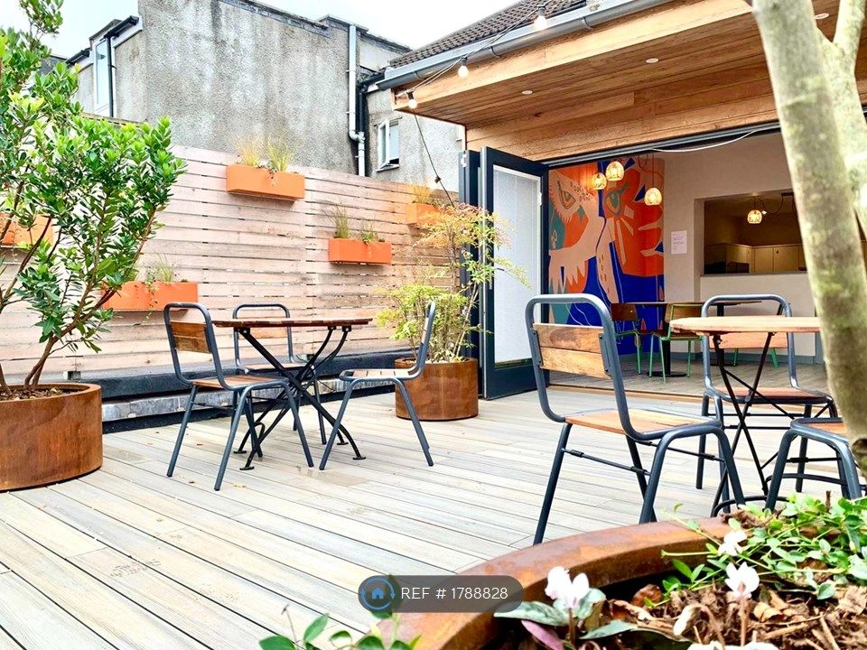 Room to rent in Gloucester Road, Bristol BS7, £875 pcm Zoopla