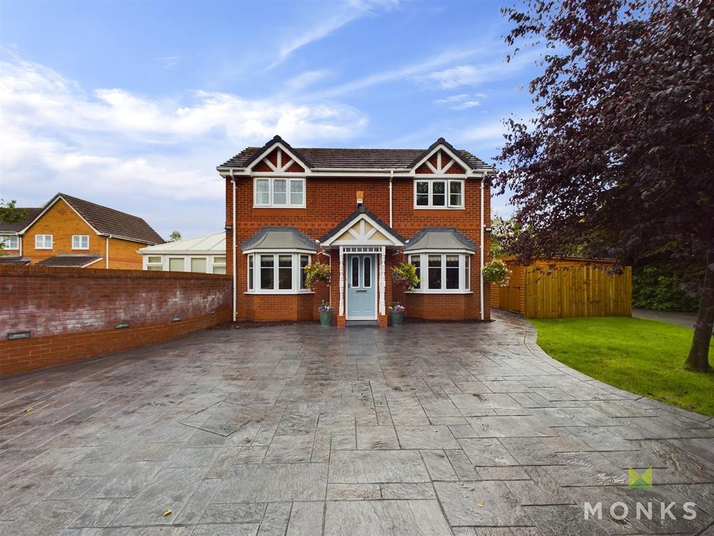 3 bed detached house for sale in Ascot Close, Oswestry SY11, £275,000