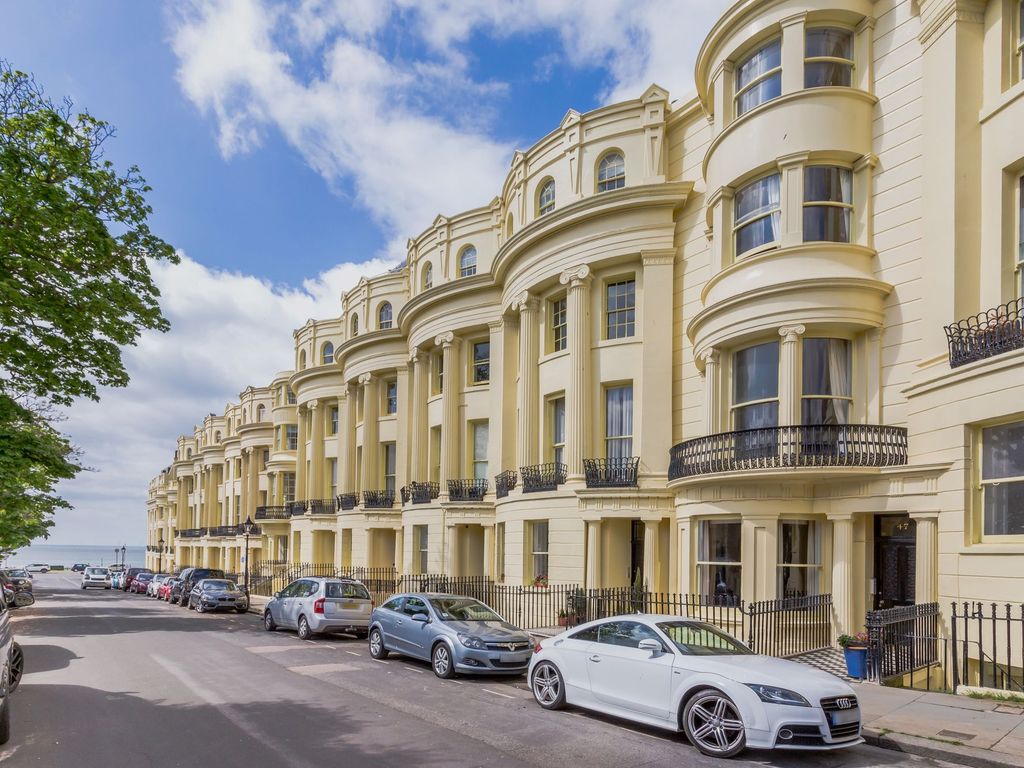 2 bed flat for sale in Brunswick Square, Hove BN3 Zoopla