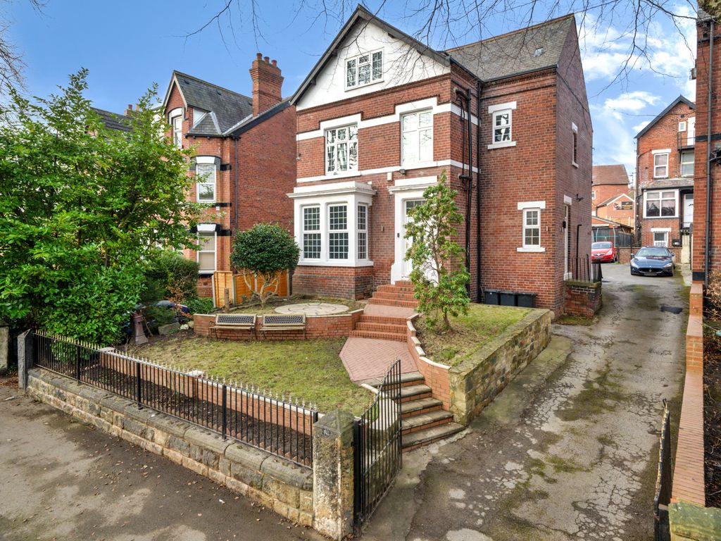 7 bed detached house for sale in Harehills Avenue, Leeds LS8, £650,000