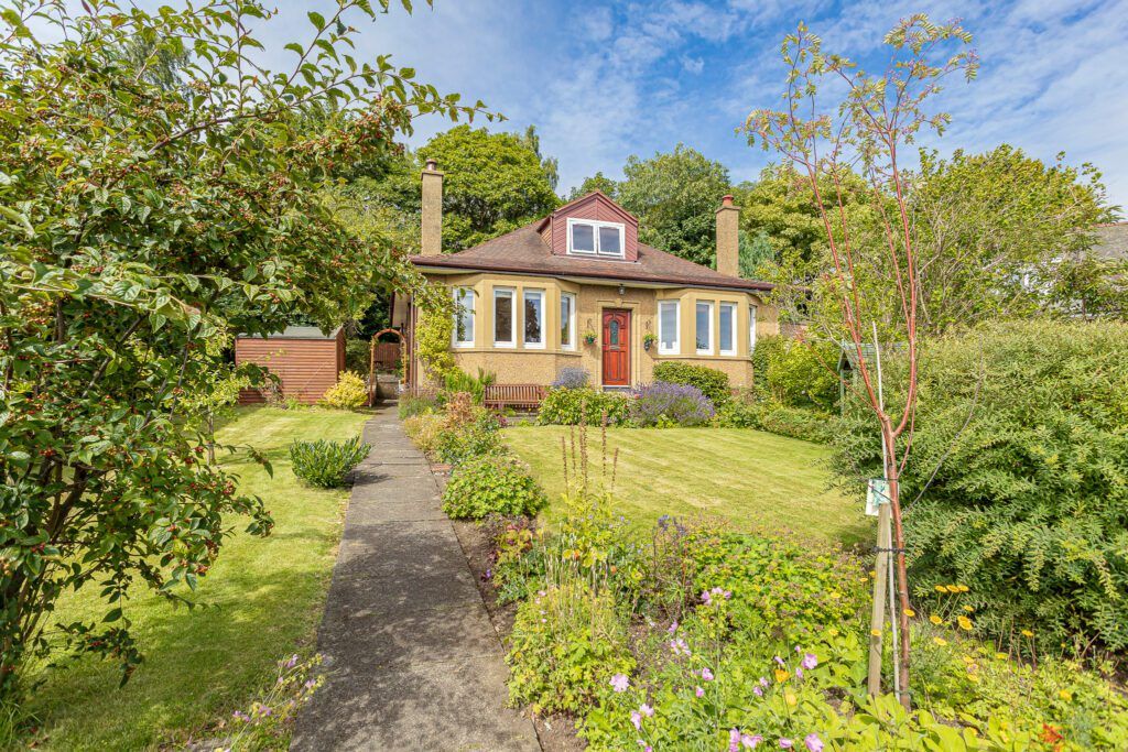 2 bed detached house for sale in Highfield Crescent, Linlithgow EH49, £