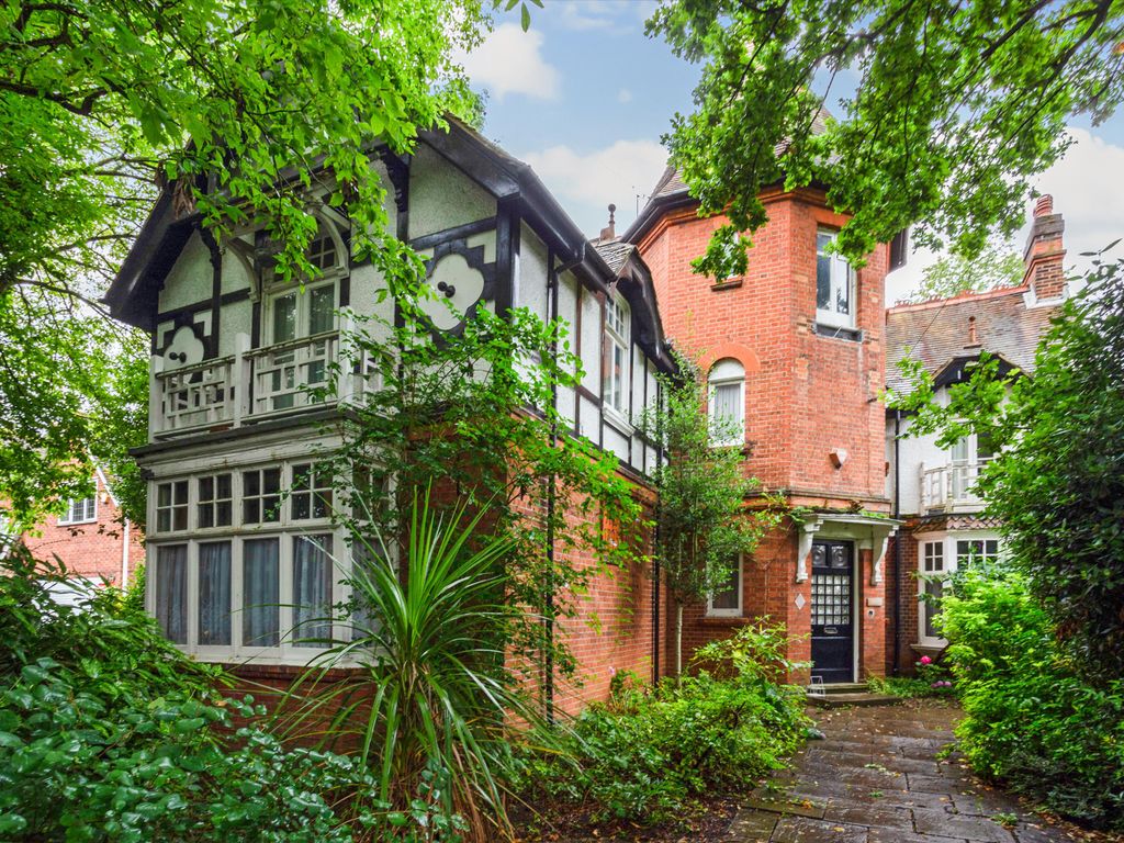 6 bed detached house for sale in Ray Park Avenue, Maidenhead, Berkshire SL6, £1,200,000 Zoopla