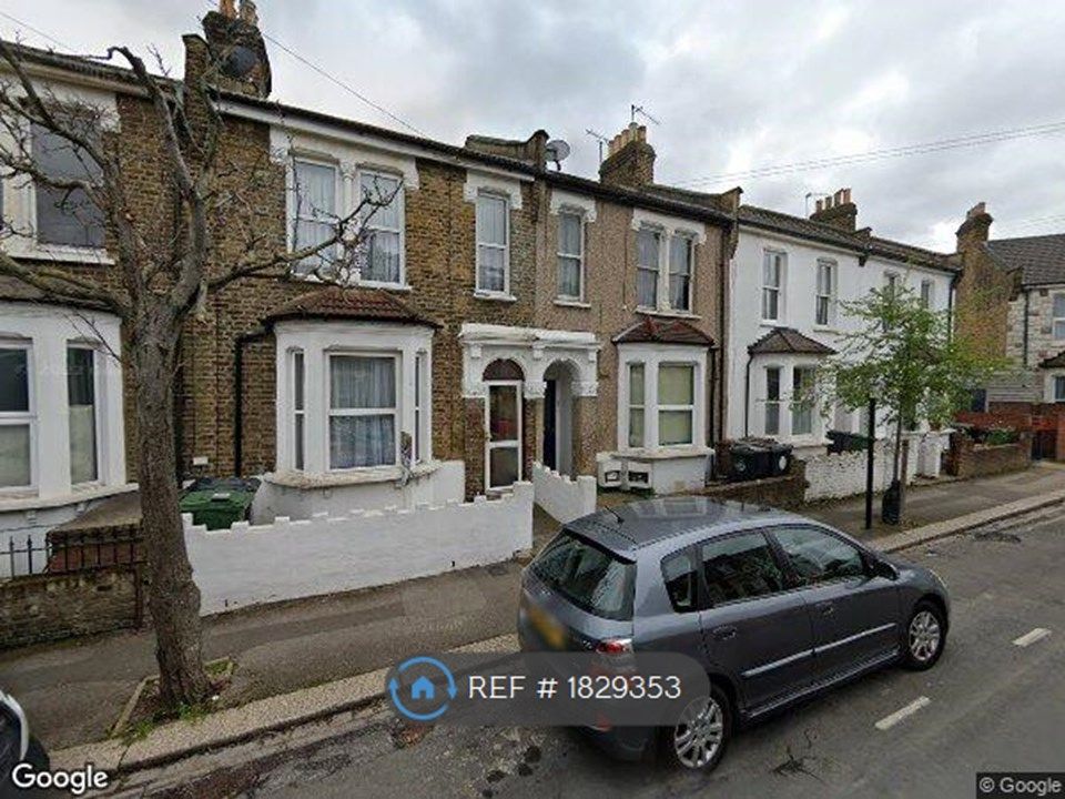 2 bed flat to rent in Melford Road, London E11, £1,800 pcm Zoopla