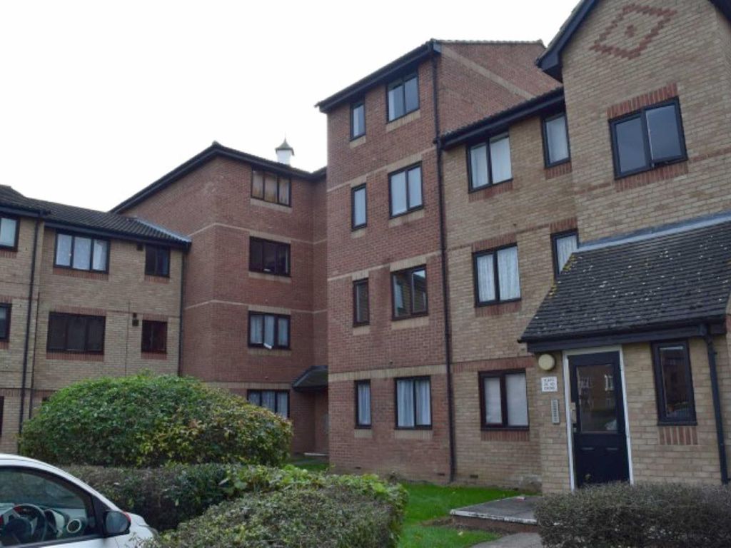 2 bed flat to rent in Waterville Drive, Vange, Basildon SS16 Zoopla