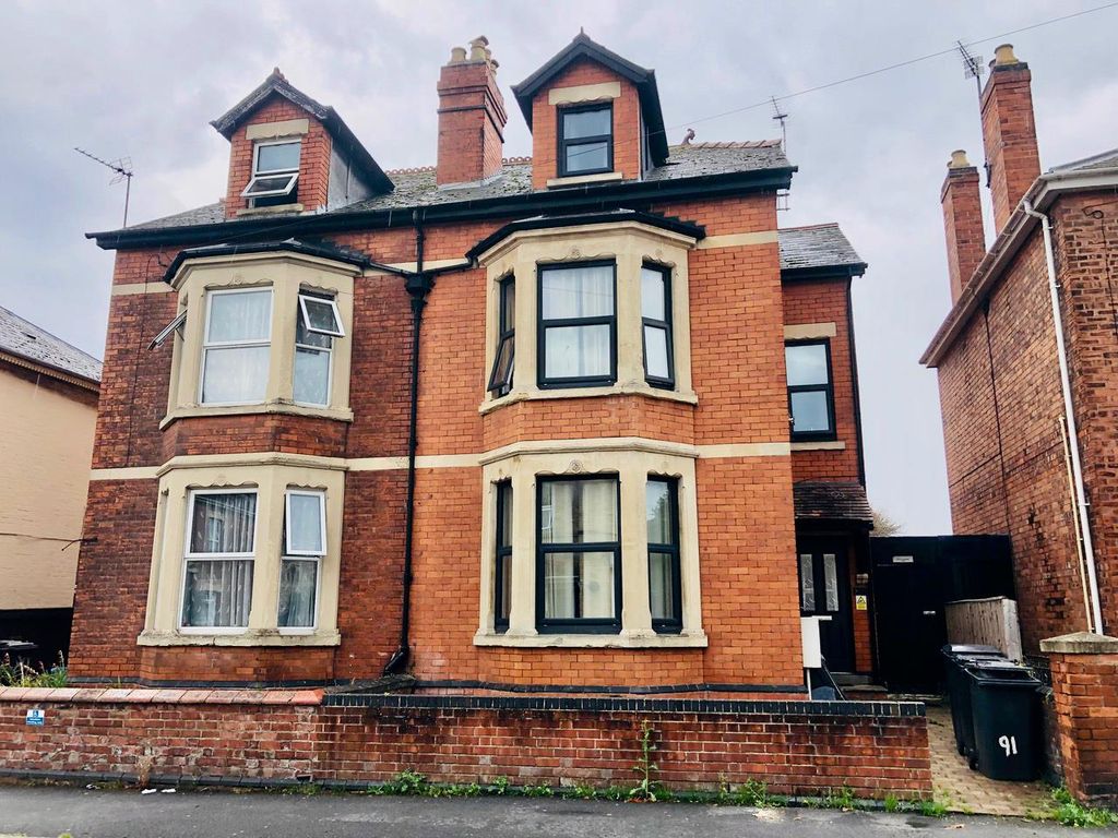 5 bed property to rent in Park End Road, Tredworth, Gloucester GL1, £