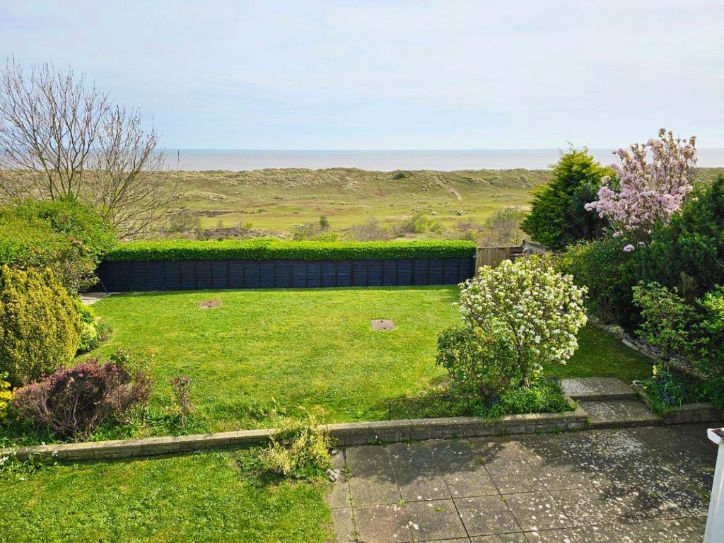 3 bed detached bungalow for sale in Bush Road, WintertonOnSea, Great