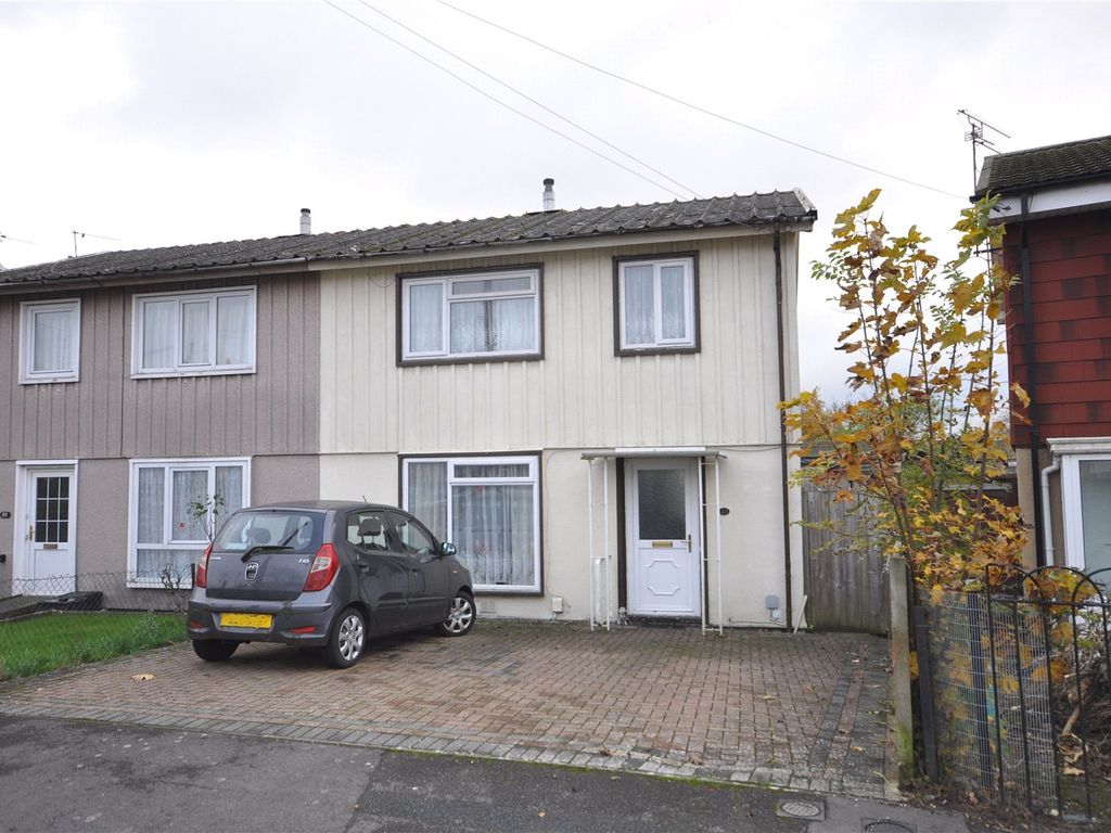 3 bed semidetached house for sale in , Swindon, Wiltshire SN2, £