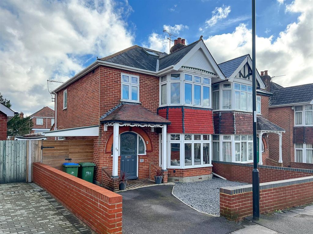 3 bed semidetached house for sale in Deacon Crescent, Southampton SO19