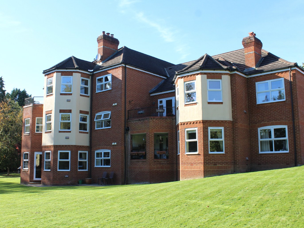 2 bed flat to rent in Hale Place, Farnham GU9, £1,600 pcm Zoopla