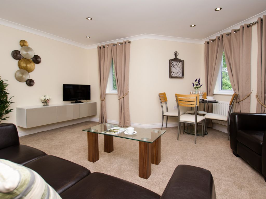 2 bed flat to rent in Tinsley Lane, Three Bridges, Crawley RH10 Zoopla