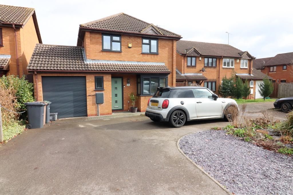 4 bed detached house for sale in Dexter Close, Luton, Bedfordshire LU3