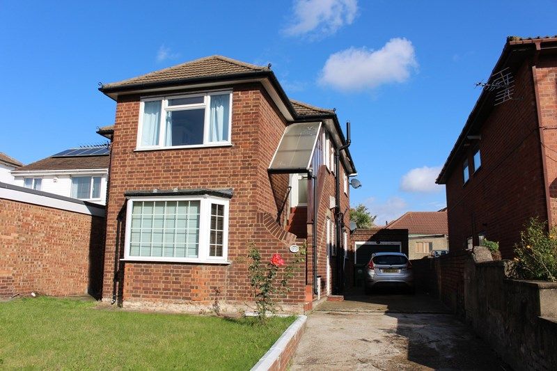 2 bed to rent in Bellegrove Road, Welling, Kent DA16, £1,400