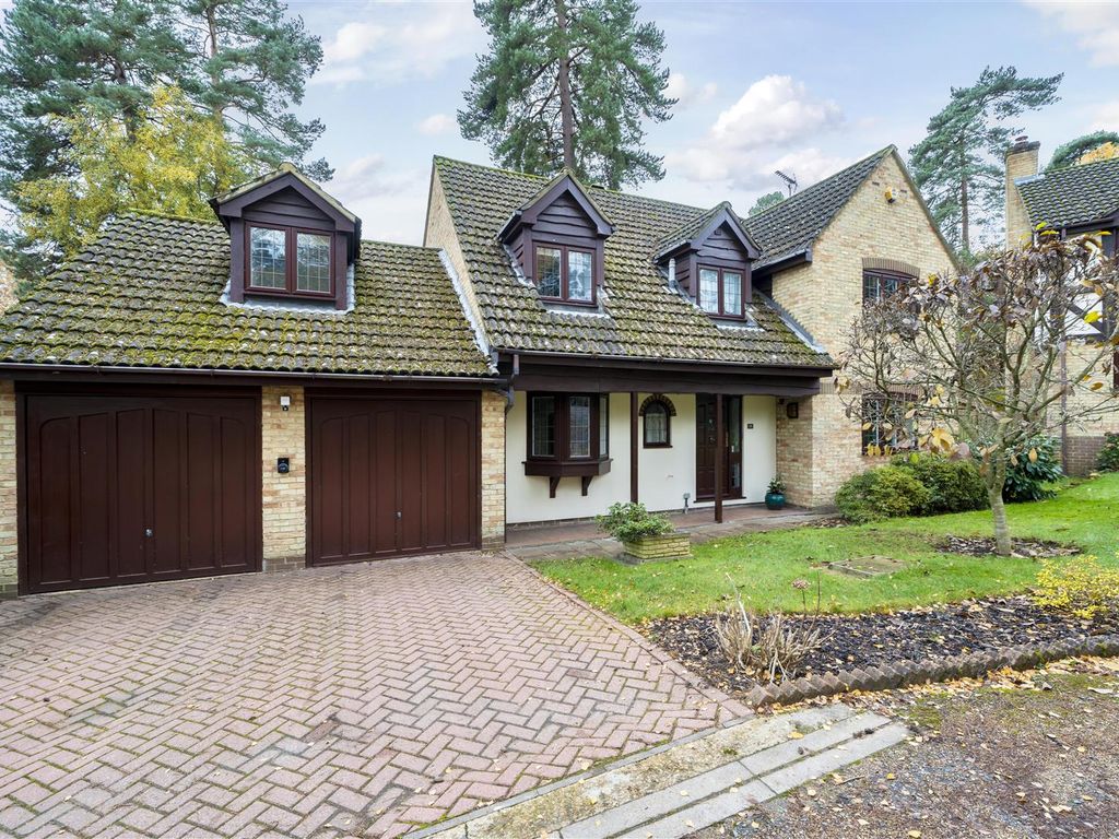 5 bed detached house for sale in The Conifers, Crowthorne, Berkshire
