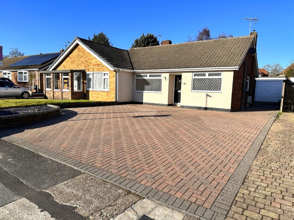 2 bed semidetached bungalow for sale in Lakewood Drive, Rainham, Gillingham ME8 Zoopla