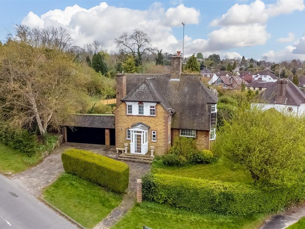 3 bed detached house for sale in Tudor Close, Banstead SM7 Zoopla