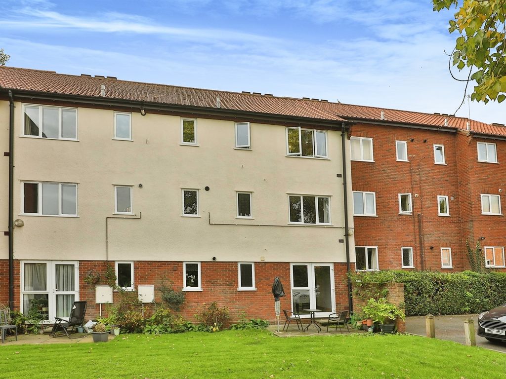 2 bed flat for sale in Stuart Gardens, St. Faiths Lane, Norwich NR1, £
