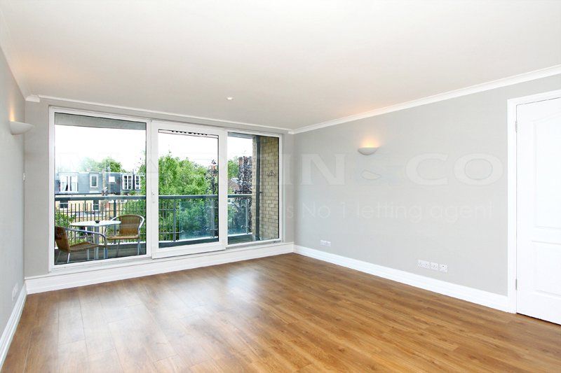 2 bed flat to rent in Parkgate Road, London SW11, £2,800 pcm Zoopla