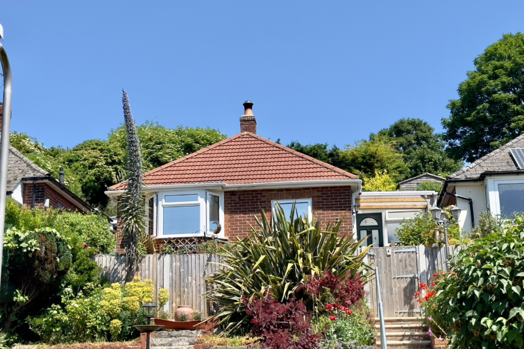 2 bed bungalow for sale in Queens Avenue, Dover CT17, £285,000 Zoopla