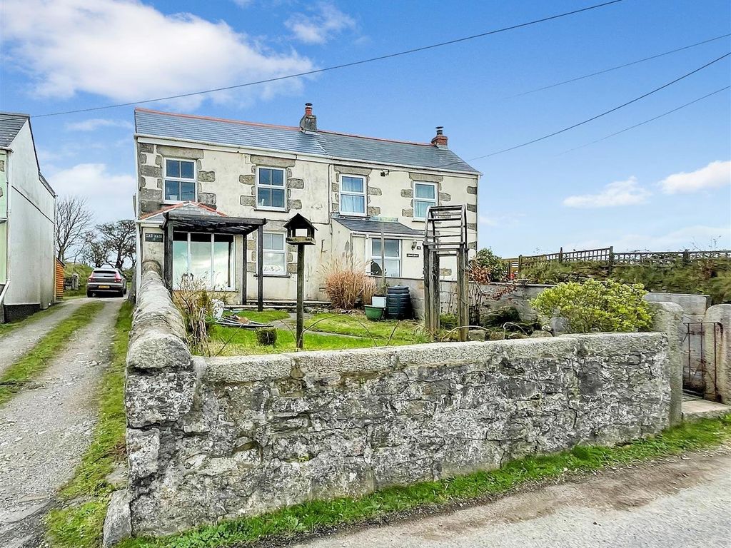 4 bed semidetached house for sale in Stithians Row, Four Lanes