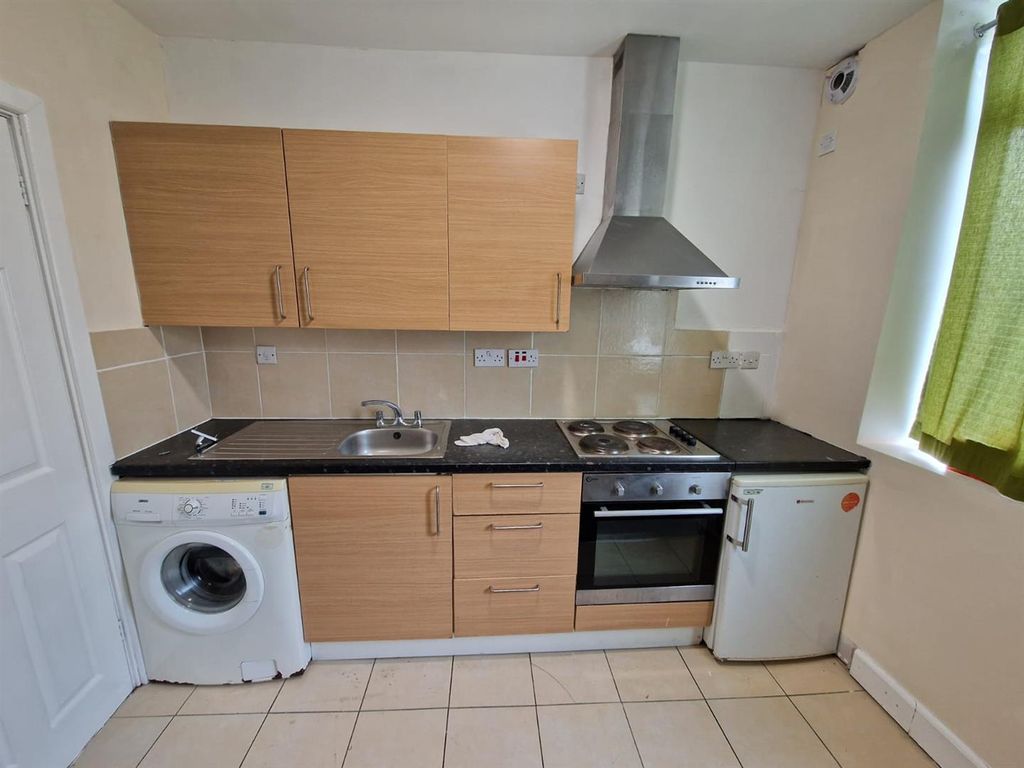 Studio to rent in Normanton Road, Derby DE1, £650 pcm Zoopla