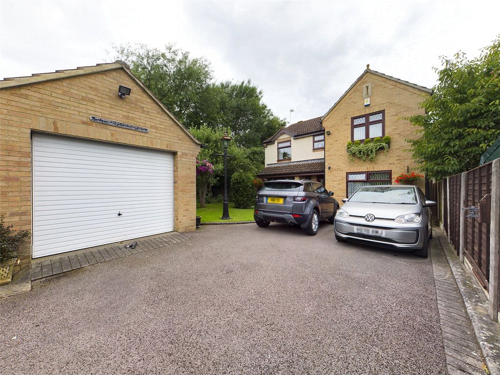 5 bed detached house for sale in Bristol Road, Quedgeley, Gloucester