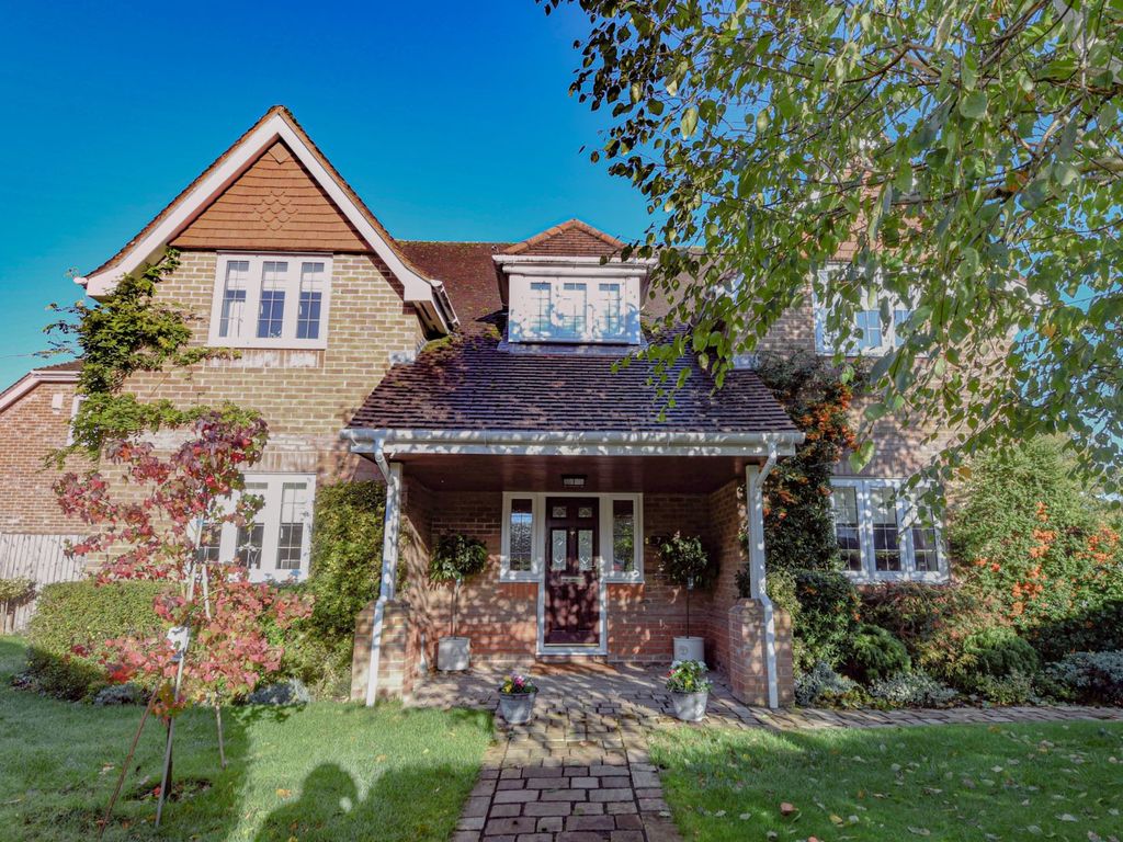 4 bed detached house for sale in Woolton Lodge Gardens, Newbury RG20