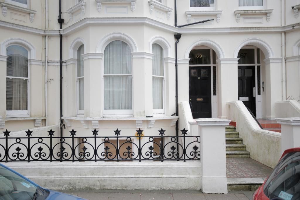 2 bed flat to rent in St Aubyns, Hove BN3, £1,700 pcm Zoopla