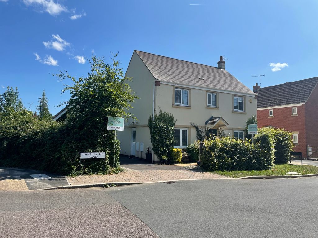 4 bed detached house for sale in Hartington Road, Oakhurst, Swindon