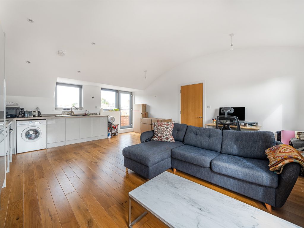 1 bed flat for sale in Courtlands, Maidenhead SL6, £240,000 Zoopla